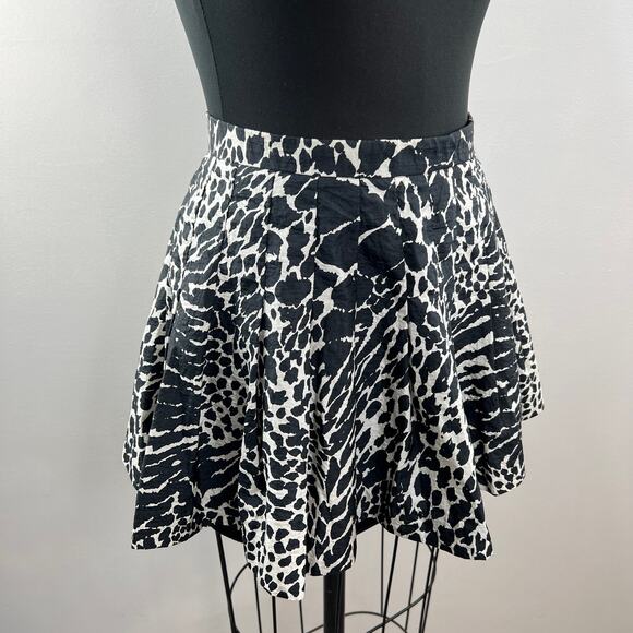VTG Lily's of Beverly Hills Black White Animal Print Pleated Mini Skirt USA 6 - Picture 2 of 5